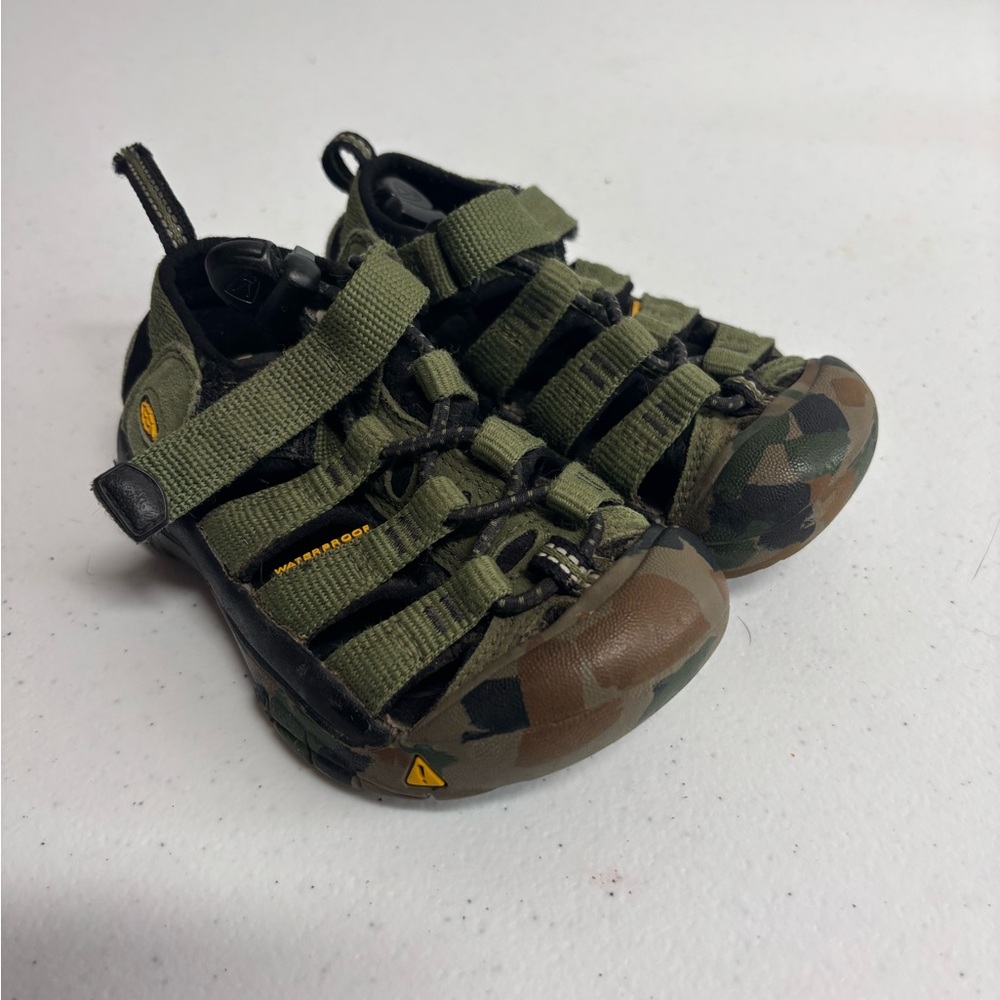 Keen H2 Newport Waterproof Sandals Green Camo Child Size 8